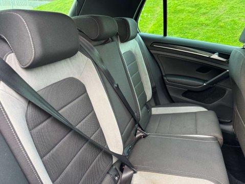 Volkswagen Golf 2.0 Golf R DSG 4WD 5dr 9