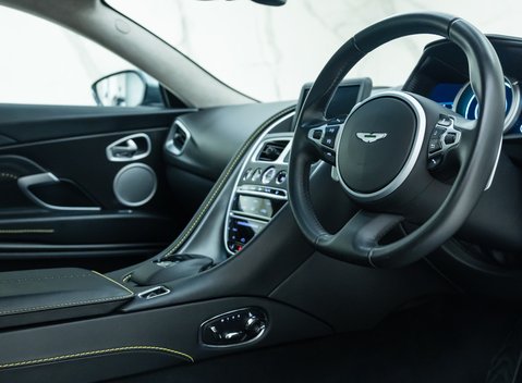 Aston Martin DB11 V8 COUPE 10