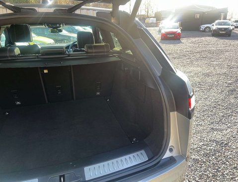 Land Rover Range Rover Velar 3.0 Range Rover Velar R-Dynamic HSE D300 Auto 4WD 5dr 40