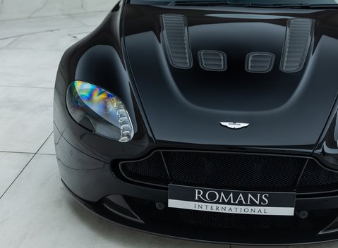 Aston Martin V12 Vantage S Coupe 25