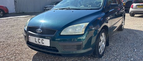 Ford Focus LX 16V.. CREAM UPHOLSTERY.. IDEAL FAMILY CAR.. NEW MOT 1