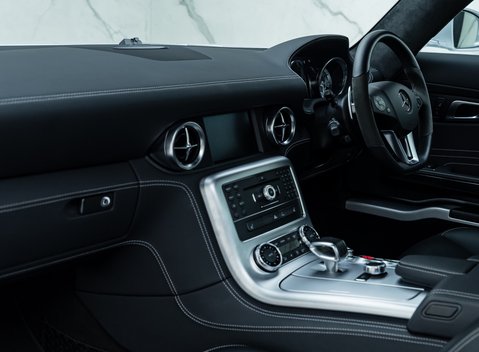 Mercedes-Benz SLS AMG 19