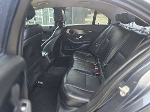 2016 Mercedes-Benz C-Class thumbnail 23