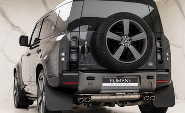 Land Rover Defender 110 V8 3