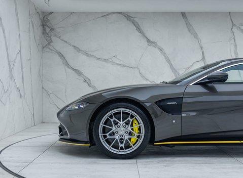 Aston Martin Vantage 007 Edition 34