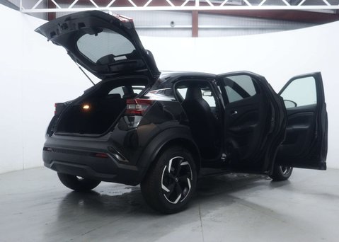 Nissan Juke 1.0 Juke N-Connecta DiG-T Semi-Auto 5dr 52
