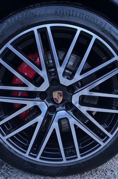 Porsche Cayenne V6 S E-HYBRID BLACK EDITION - PANORAMIC ROOF - AS NEW CONDITION 