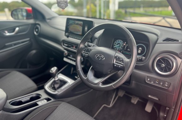 Hyundai KONA T-GDI PREMIUM MHEV 15