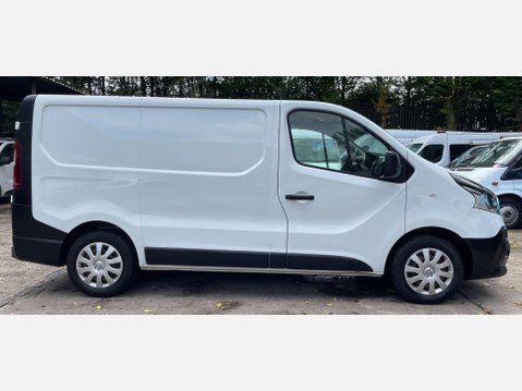 Renault Trafic 1.6 dCi 27 Business SWB Standard Roof Euro 6 5dr 3