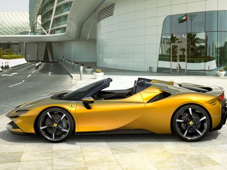 Ferrari SF90 Spider 2022 Review