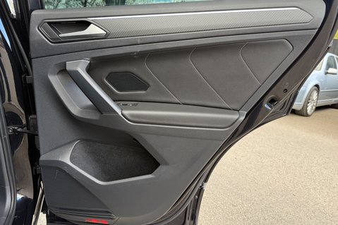 Volkswagen Tiguan R-LINE TDI DSG - RARE LEATHER INTERIOR - APPLE CAR PLAY -CAMERA 37