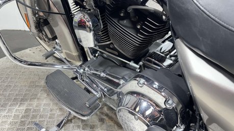 Harley-Davidson Touring ROAD KING FLHR 2009 14K MOT WARRANTY 1584 CRUISER BIKE 18