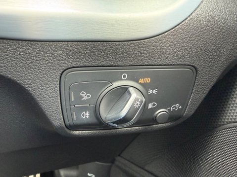 Audi Q2 2.0 TDI 35 S line S Tronic quattro Euro 6 (s/s) 5dr 31