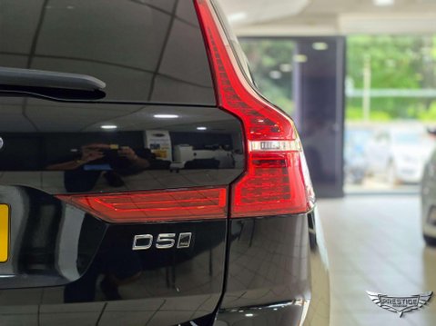 Volvo XC60 2.0 D5 PowerPulse R-Design Auto AWD Euro 6 (s/s) 5dr 9