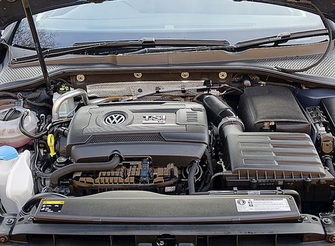 Volkswagen Golf R 21