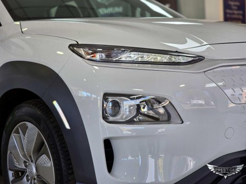 Hyundai KONA 39kWh SE Auto 5dr (10.5kW Charger) 16