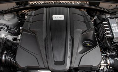 Porsche Macan Turbo 30