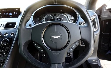 Aston Martin Vanquish Carbon Edition 30