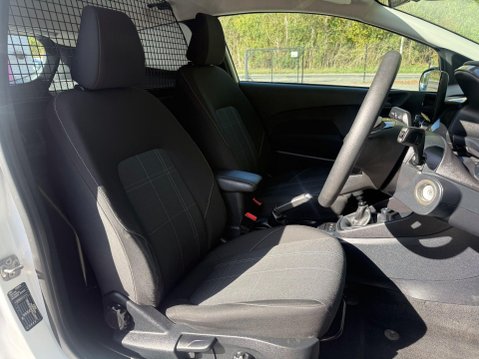 Ford Fiesta BASE TDCI 17