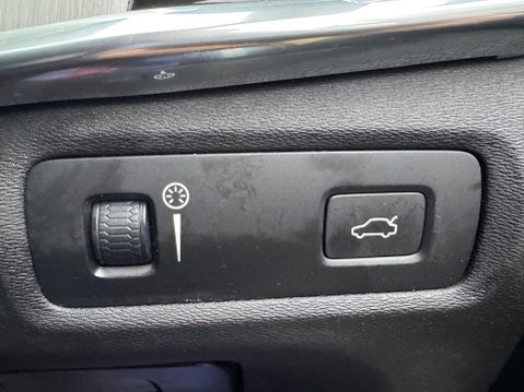 Volvo V90 2.0 D4 Momentum Auto Euro 6 (s/s) 5dr 41