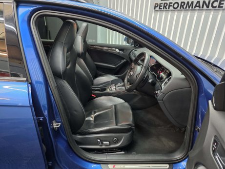 Audi RS4 4.2 FSI V8 Estate 5dr Petrol S Tronic quattro Euro 5 (450 ps) 19