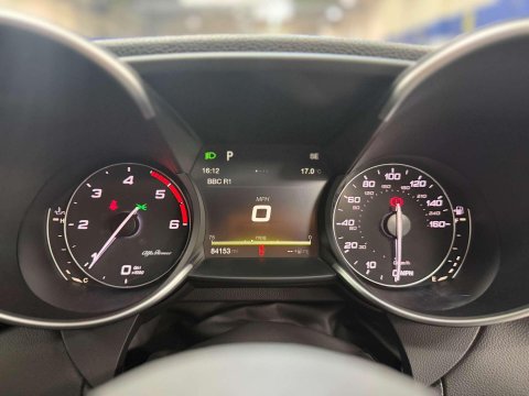 Alfa Romeo Giulia 2.2 TD Speciale Saloon 4dr Diesel Auto Euro 6 (s/s) (180 ps) 37