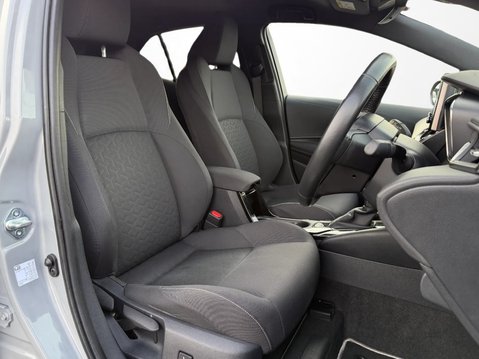 Toyota Corolla 1.8 VVT-i Hybrid Design 5dr CVT 19