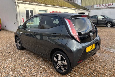 Toyota Aygo VVT-I X-CLUSIV 3.. AUTOMATIC.. FULL LEATHER.. SAT NAV.. REVERSING CAMERA.. 10