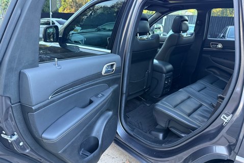 Jeep Grand Cherokee V6 CRD OVERLAND -2 OWNERS -8 SERVICES -PAN ROOF - HUGE SPEC 29