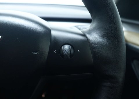 Tesla Model Y (Dual Motor) Long Range SUV 5dr Electric Auto 4WDE (384 bhp) 32