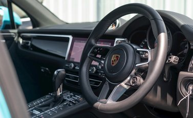 Porsche Macan S 11