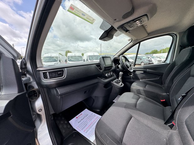 Renault Trafic Crew Cab AUTO LWB L2H1 Low Roof Sport LI30 Air Con Nav EURO 6 18