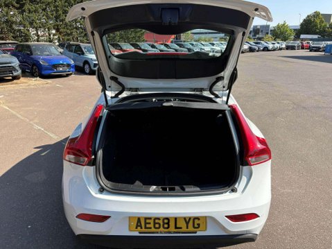 Volvo V40 2.0 T2 GPF Momentum Nav Plus Euro 6 (s/s) 5dr 10
