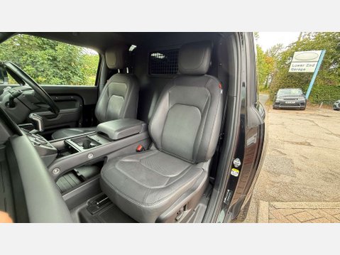 Land Rover Defender 3.0 Defender Hard Top X-Dynamic HSE D MHEV Auto 4WD 8
