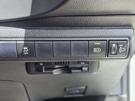 Toyota Corolla 1.8 VVT-h Design Touring Sports 5dr Petrol Hybrid CVT Euro 6 (s/s) (122 ps) 26