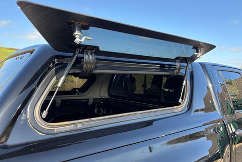 Toyota Hilux Invincible X 4WD 2.8 D-4D Double Cab Pickup - Hardtop Canopy 10