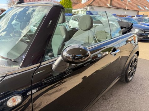 Mini Convertible 2.0 Cooper D Auto Euro 5 2dr 28