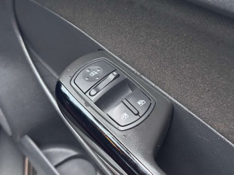 Vauxhall Corsa 1.4 Corsa SRI 3dr 33