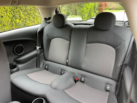 Mini Hatch 1.5 Cooper Hatchback 3dr Petrol Auto Euro 6 (s/s) (136 ps) 61