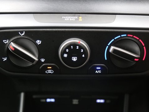 Hyundai i20 1.0 T-GDi MHEV SE Connect Euro 6 (s/s) 5dr 17
