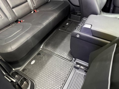 Land Rover Defender 3.0 D250 MHEV X-Dynamic S Auto 4WD Euro 6 (s/s) 3dr 25