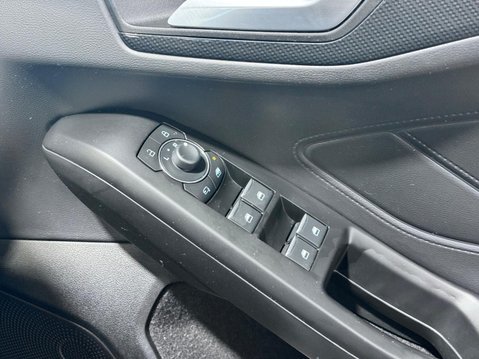 Ford Focus 1.0T EcoBoost ST-Line Euro 6 (s/s) 5dr 28