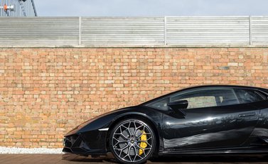 Lamborghini Huracan LP640-4 EVO 25