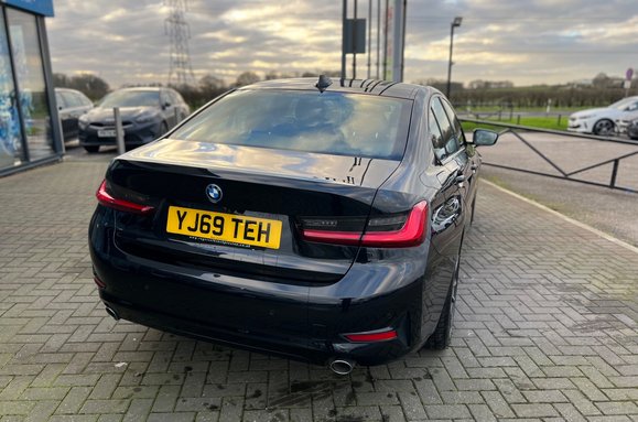 BMW 3 Series 318D SPORT 8