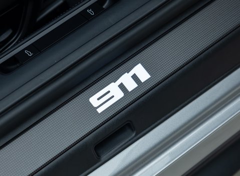 Porsche 911 GT3 TOURING (992) 29