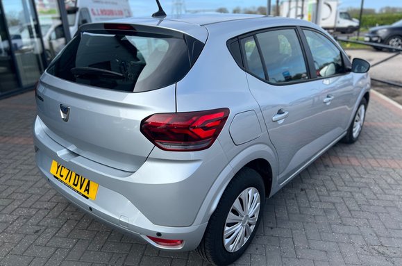Dacia Sandero COMFORT 1.0 TCE AUTOMATIC 5 DOOR 7