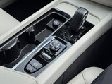 Volvo XC60 2.0 B4 MHEV Momentum Auto AWD Euro 6 (s/s) 5dr 30