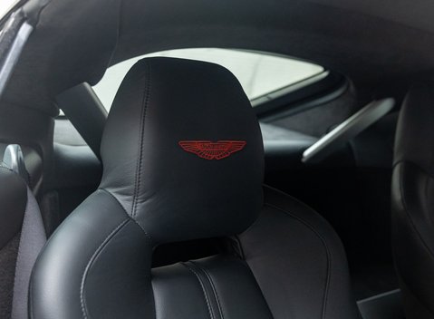 Aston Martin V12 Vantage S 15
