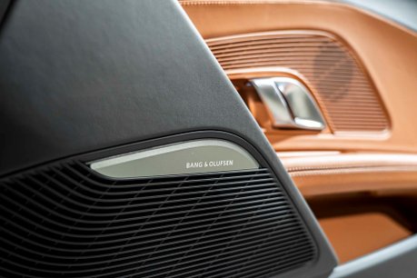 Audi R8 V10 PERFORMANCE EDITION. RWD. SONOMA GREEN. CARBON EXT. FULL PPF. B&O. 60