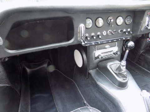 Jaguar E-Type S1½ 4.2 Roadster 23